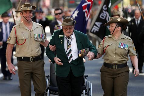 how is anzac day commemorated in australia